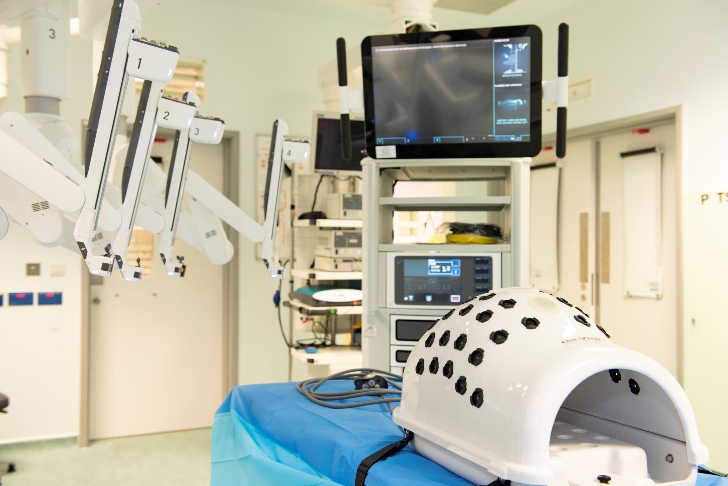 Surgical robots will be used at Oxford University Hospitals to enhance treatments for patients with cancer