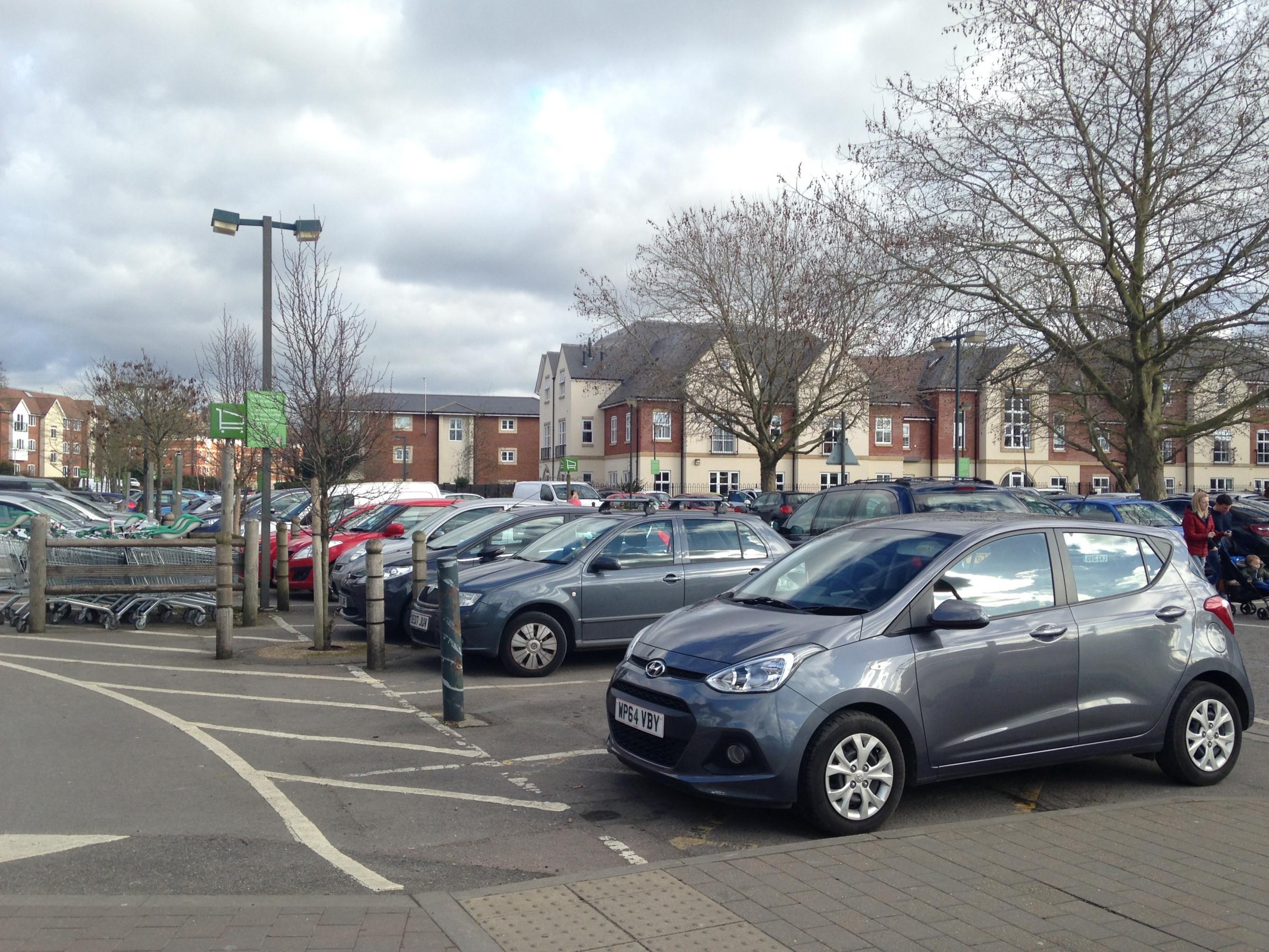 Drivers fined after cutting through Waitrose car park in Abingdon - Vimarsana News